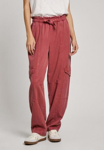 Брюки с накладными карманами