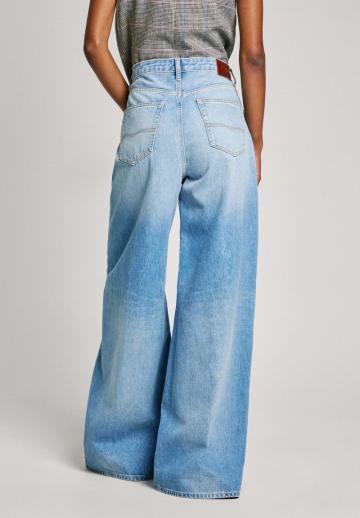 Клешеные джинсы