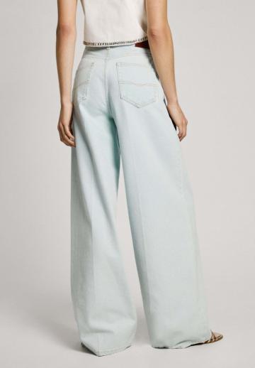 Клешеные джинсы