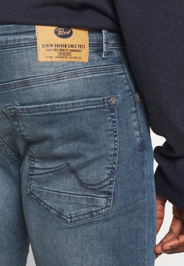 Узкие джинсы