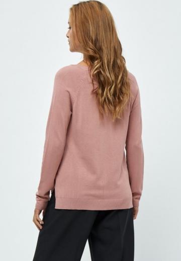 Пуловер с вырезом V