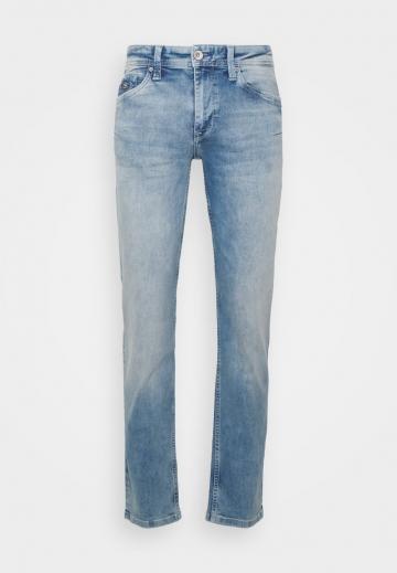 Узкие джинсы