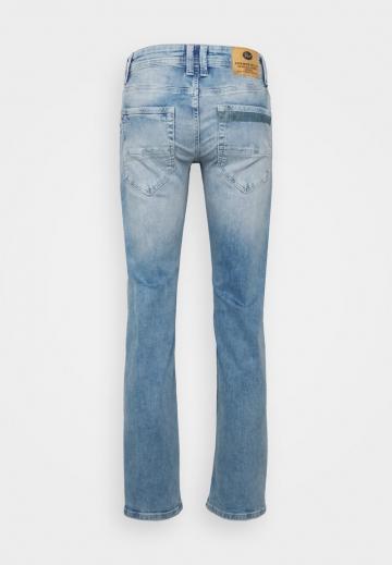 Узкие джинсы