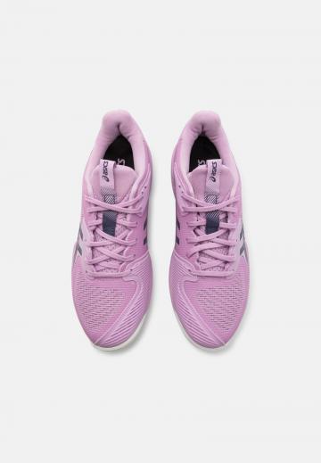 Теннисные кроссовки