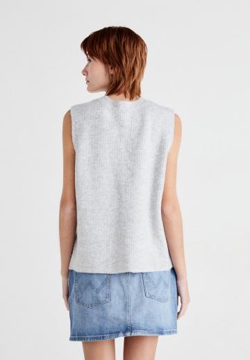 Вязаный жилет