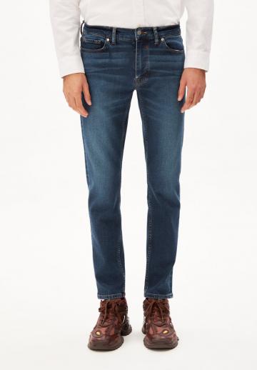 Узкие джинсы