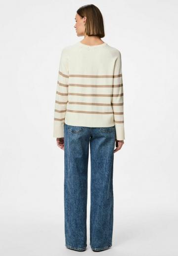 Пуловер в полоску