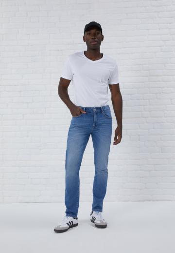 Узкие джинсы