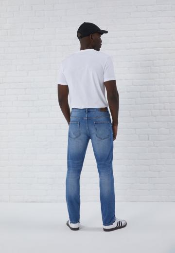 Узкие джинсы