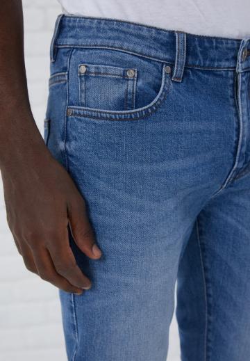 Узкие джинсы