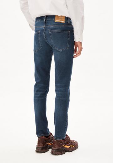 Узкие джинсы