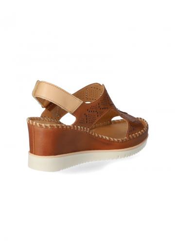 Босоножки на танкетке