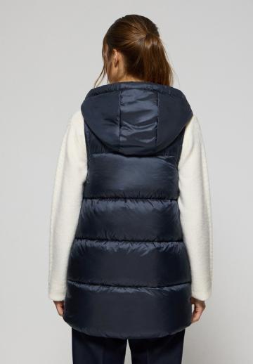 Длинный жилет