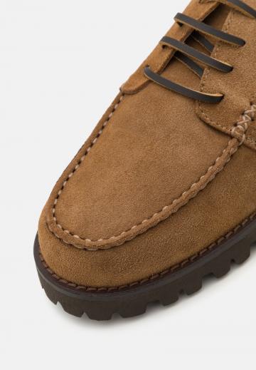 Ботинки на шнуровке