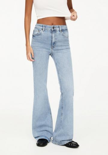 Клешеные джинсы