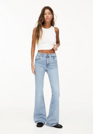 Клешеные джинсы