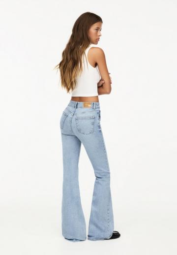 Клешеные джинсы