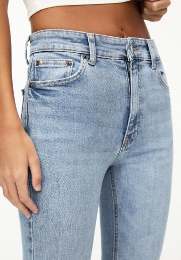 Клешеные джинсы