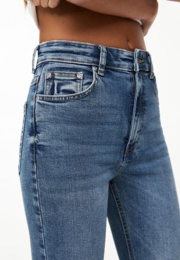 Клешеные джинсы