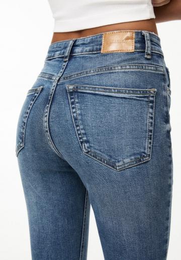 Клешеные джинсы