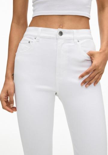 Узкие джинсы