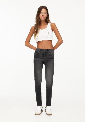 Прямые джинсы