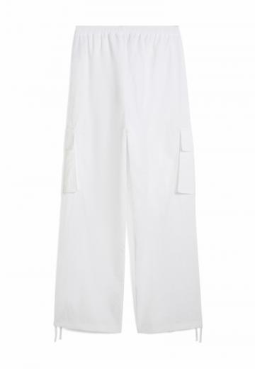 Брюки с накладными карманами