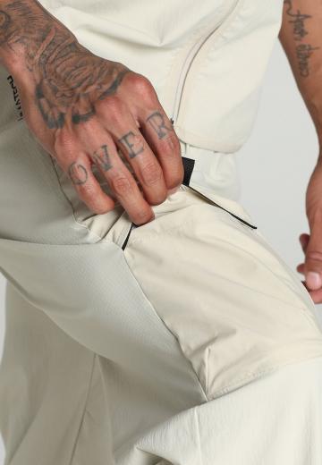 Брюки с накладными карманами