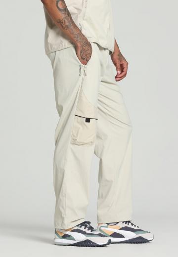 Брюки с накладными карманами