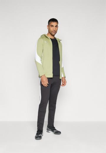 Спортивная кофта