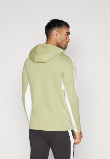 Спортивная кофта