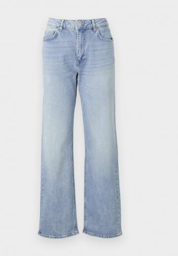 Свободные джинсы