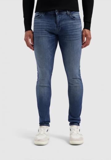 Узкие джинсы