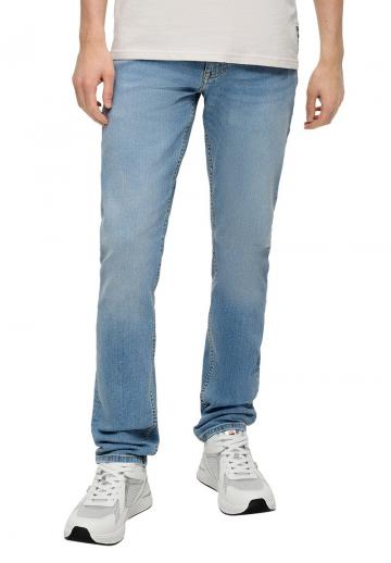 Узкие джинсы