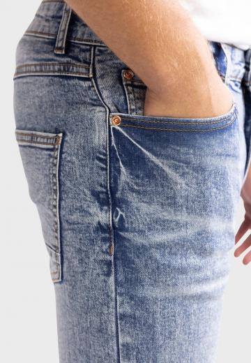 Узкие джинсы