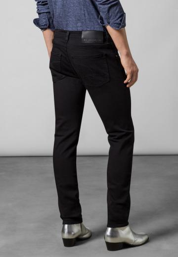 Узкие джинсы