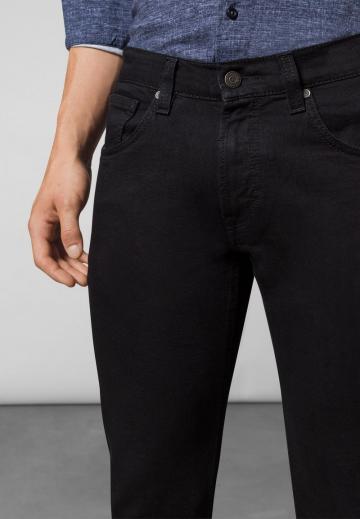 Узкие джинсы