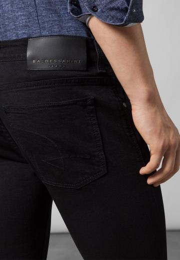 Узкие джинсы