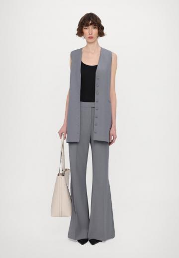 Длинный жилет