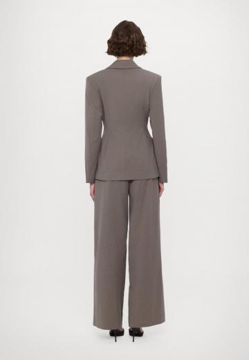 Блейзер с накладными карманами