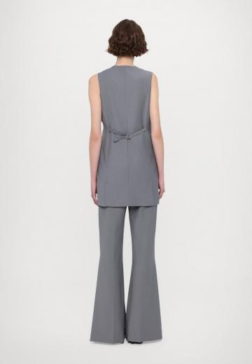 Длинный жилет