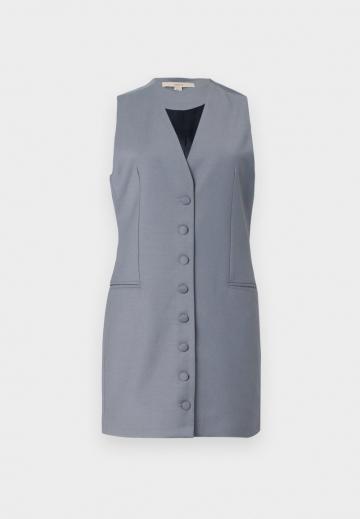 Длинный жилет