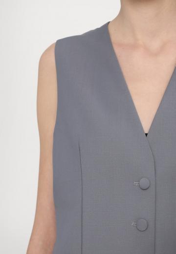 Длинный жилет