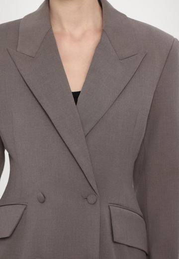 Блейзер с накладными карманами