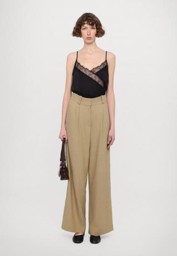 Топ на бретельках