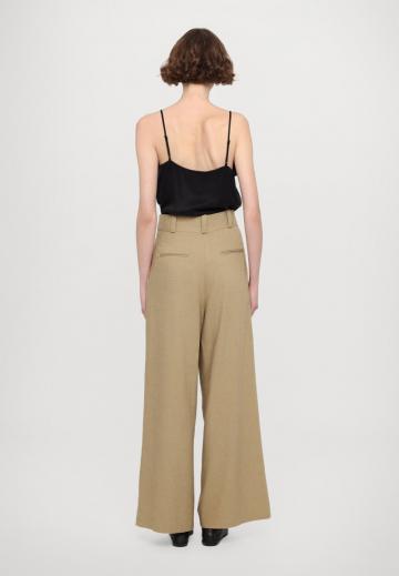 Топ на бретельках