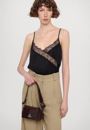 Топ на бретельках