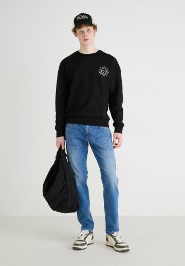 Узкие джинсы