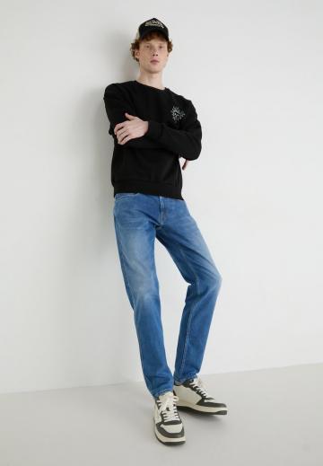 Узкие джинсы