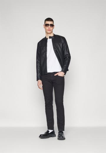 Узкие джинсы